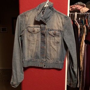 Cropped/hip length jean jacket! (Heavy)